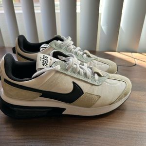 Nike Air Max Pre-Day